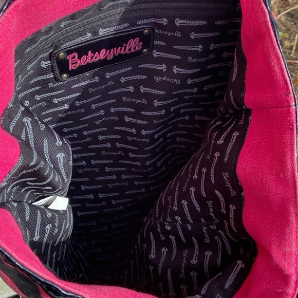 Betsey Johnson Betseyville "It's Raining Get Wet" Tote Bag Purse - Picture 6 of 10